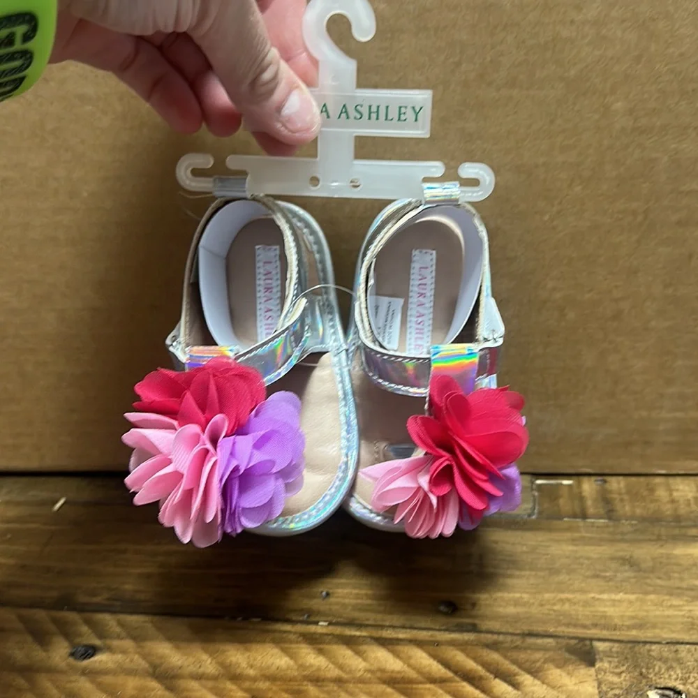 LAURA ASHLEY BABY FLOWER SANDALS: SILVER/PINK/PURPLE: NEW WITH TAGS:SZ 4